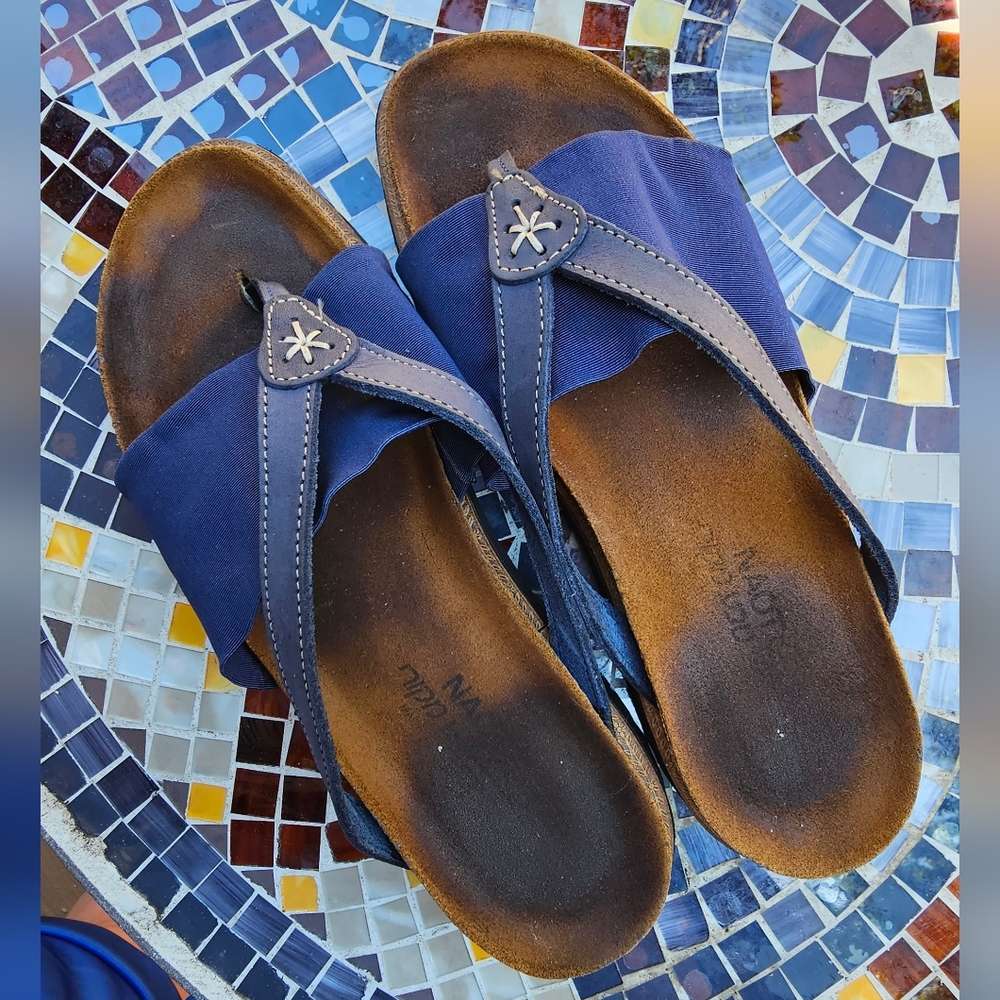 Naot sandals/flip floes, size 6,5